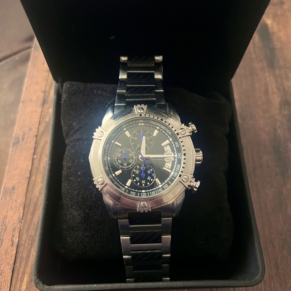 Guess men’s divers watch